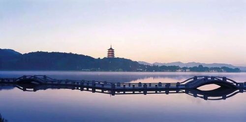 杭州，一座充满历史韵味与自然美景的城市，吸引了无数游客前来探访