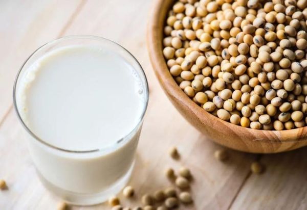 早晨喝它，显著提升减肥效果！豆浆VS低脂牛奶，你更倾向于哪个？