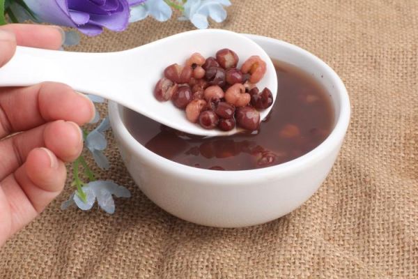 服药期间能不能喝红豆薏米粥？专家详解药物与膳食的关系