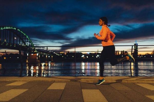 夜跑瘦身秘籍：每天坚持多久最有效？