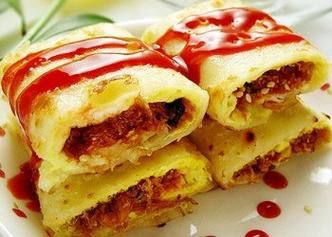 红椒鸡蛋羹佐低筋早餐饼：红椒片与鸡蛋精彩组合，搭配低筋面粉早餐饼