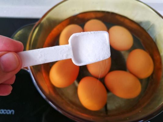 科学方法教你煮鸡蛋轻松去壳，清水浸泡是关键