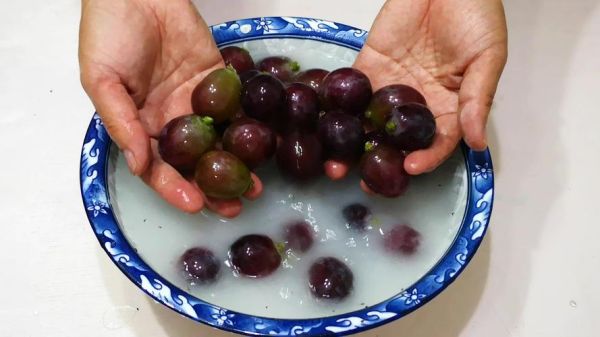 不要再用盐水洗葡萄了！正确的洗葡萄方法是什么？